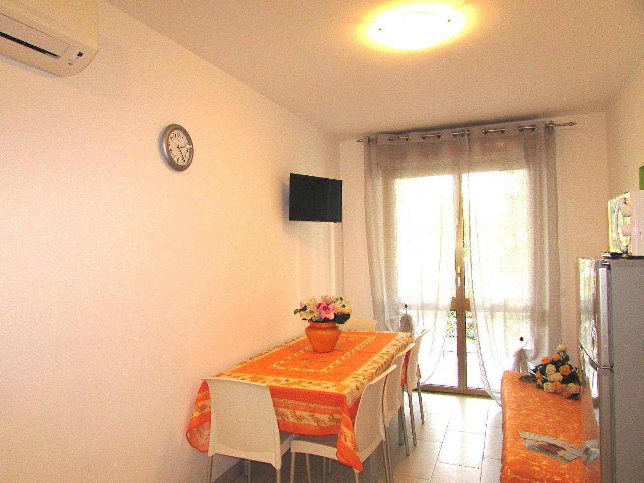 Isi Apartment Бибионе Екстериор снимка