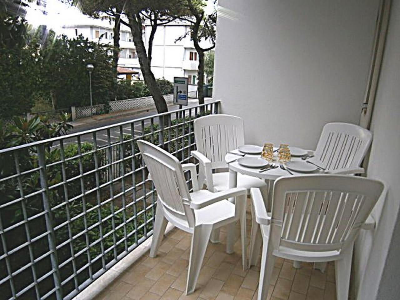 Isi Apartment Бибионе Екстериор снимка