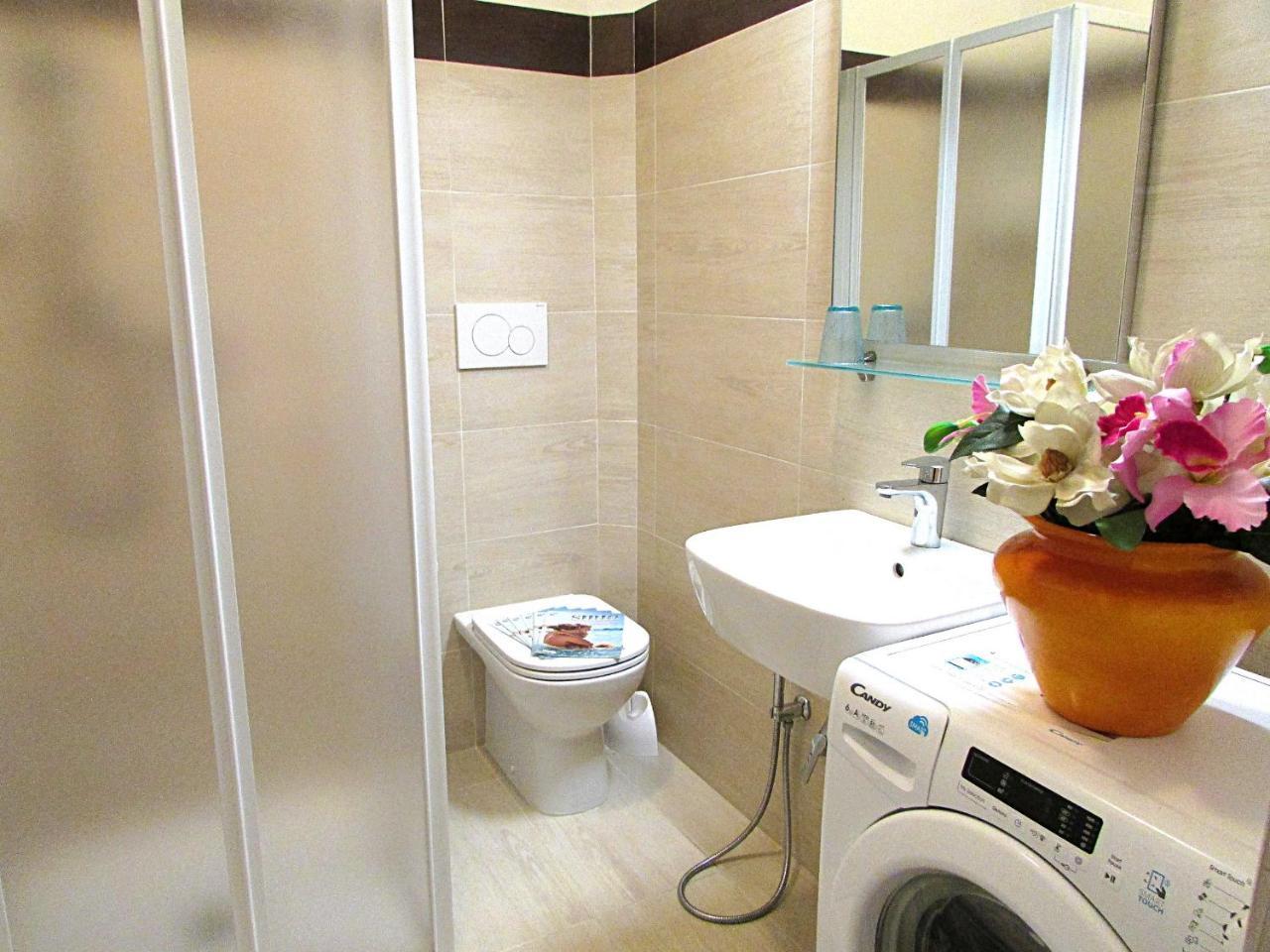 Isi Apartment Бибионе Екстериор снимка