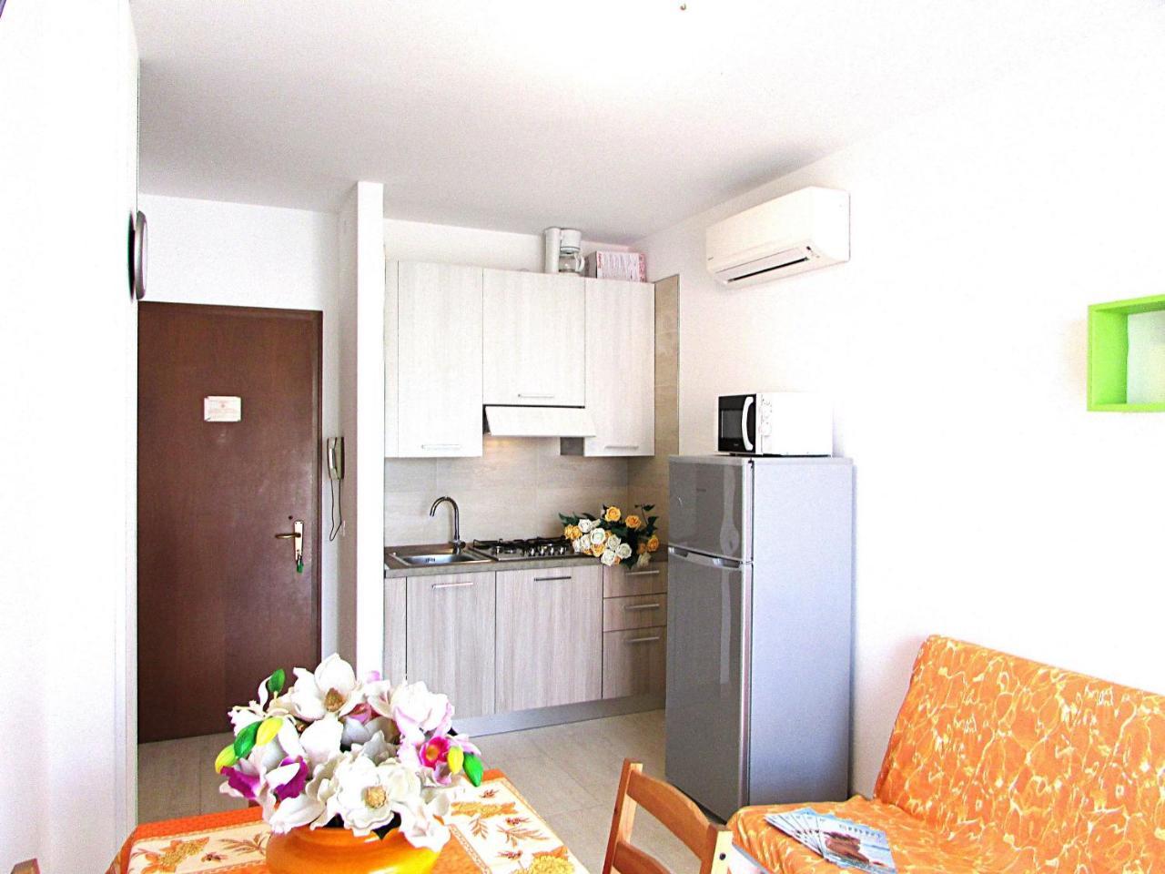 Isi Apartment Бибионе Екстериор снимка